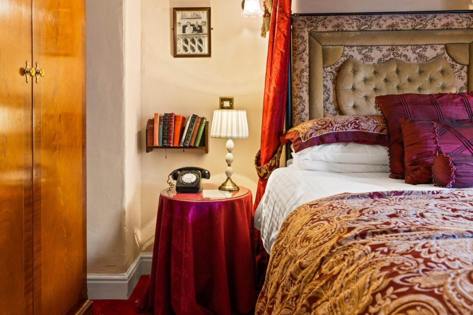 Two Bridges Hotel Екстер'єр фото