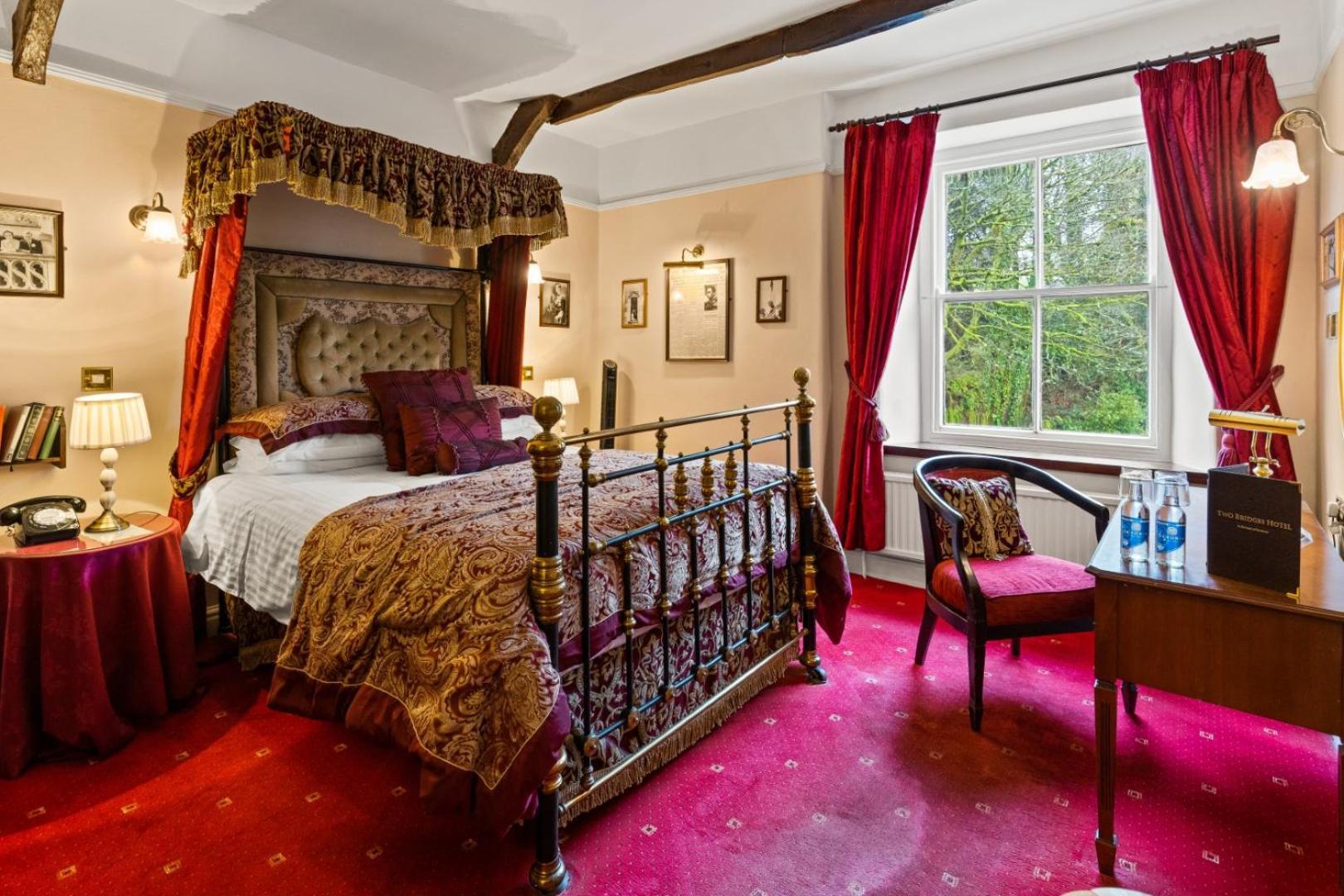 Two Bridges Hotel Екстер'єр фото